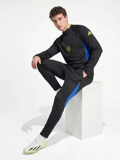 MANCHESTER UNITED 2026 BLACK TRACKSUIT